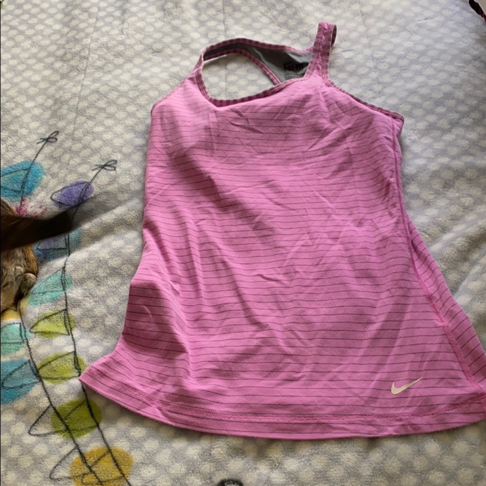 Athletic shirt